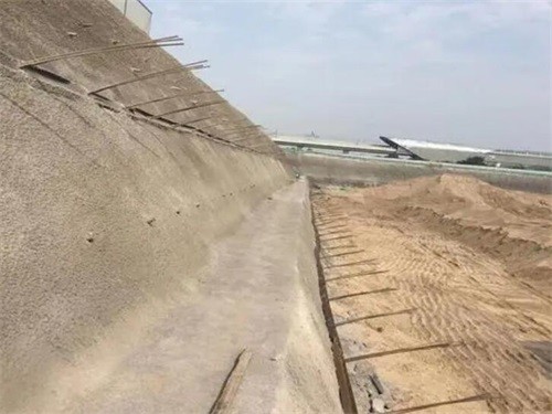 黄埔河道边坡加固
